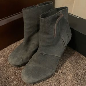 Toms Size 8 leather suede gray booties